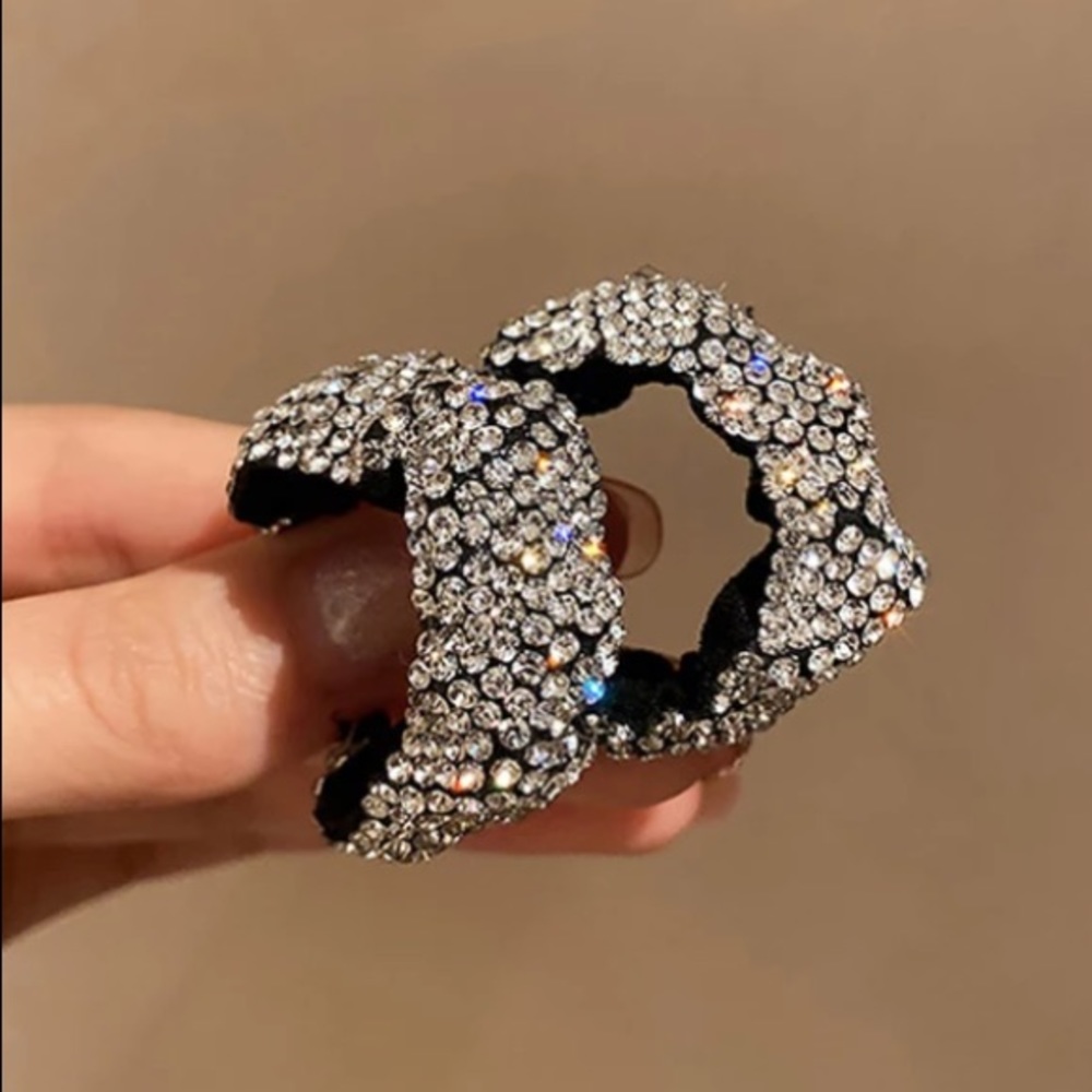 New luxury diamond earrings - Picture 3 of 4